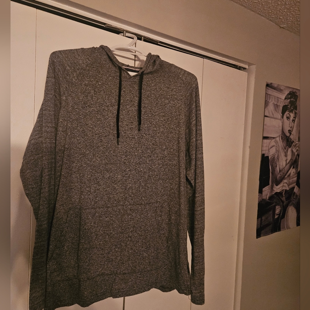 Mens XL Long Sleeve Hooded Tee